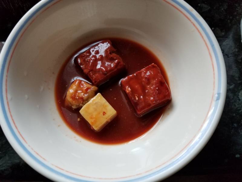 Steps for Cooking Braised Pig Trotters with Fermented Bean Curd and Dried Bean Curd Sticks