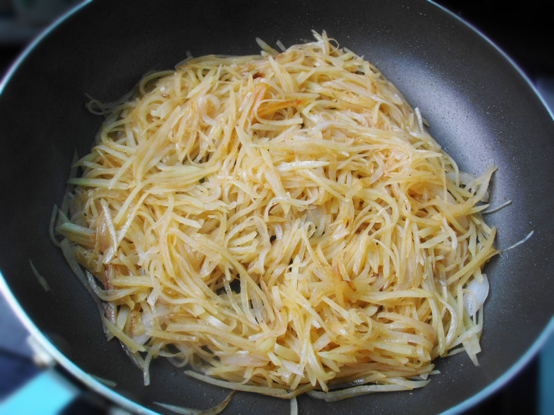 Steps for Cooking Potato Shreds Baked with Eggs