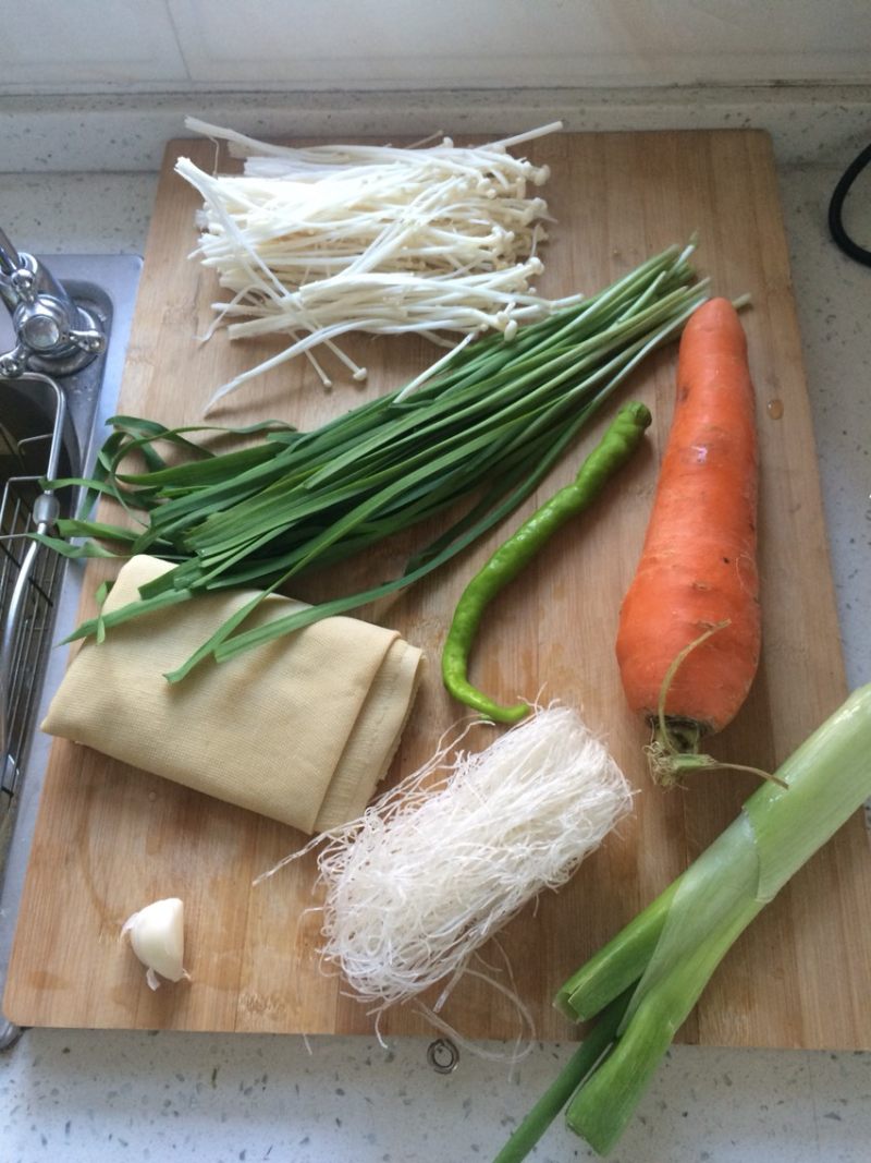 Steps for Making Scallion Pancake and Vegetable Salad