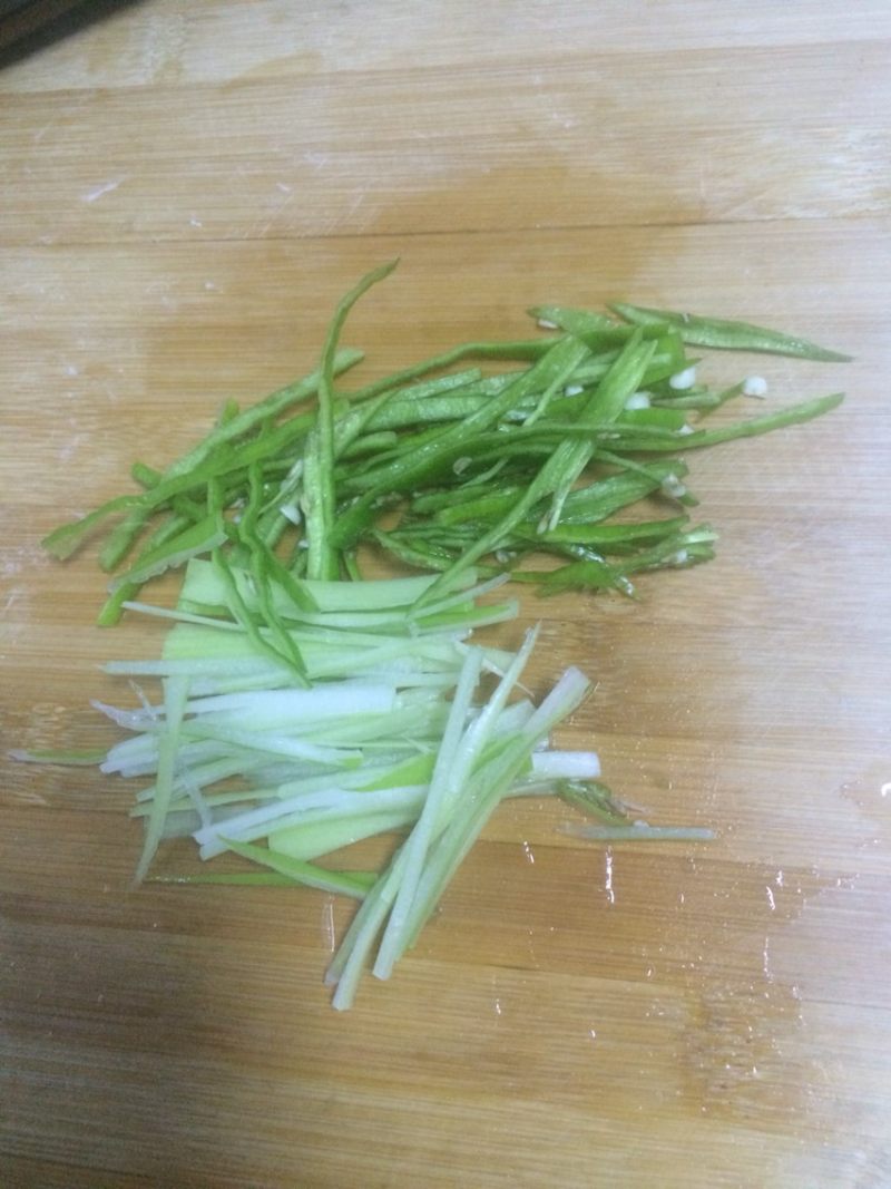 Steps for Making Scallion Pancake and Vegetable Salad