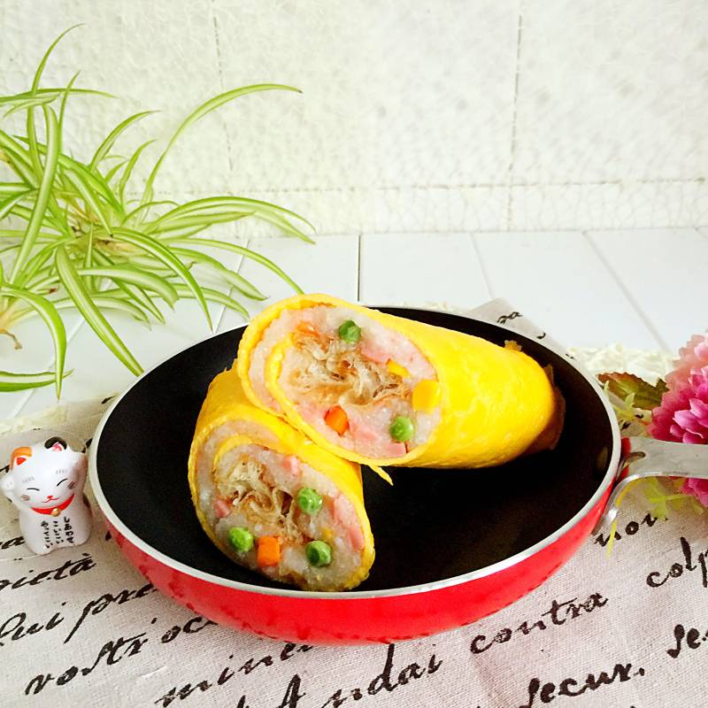 Egg and Sticky Rice Roll