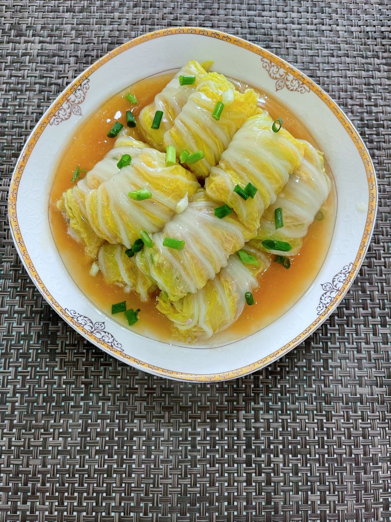 Steps for Making Chinese Cabbage and Pork Rolls