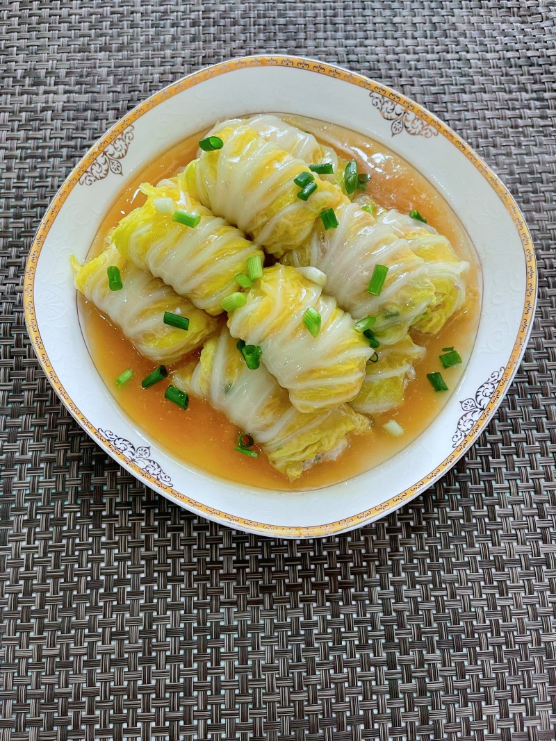 Steps for Making Chinese Cabbage and Pork Rolls