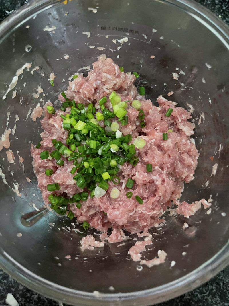 Steps for Making Chinese Cabbage and Pork Rolls