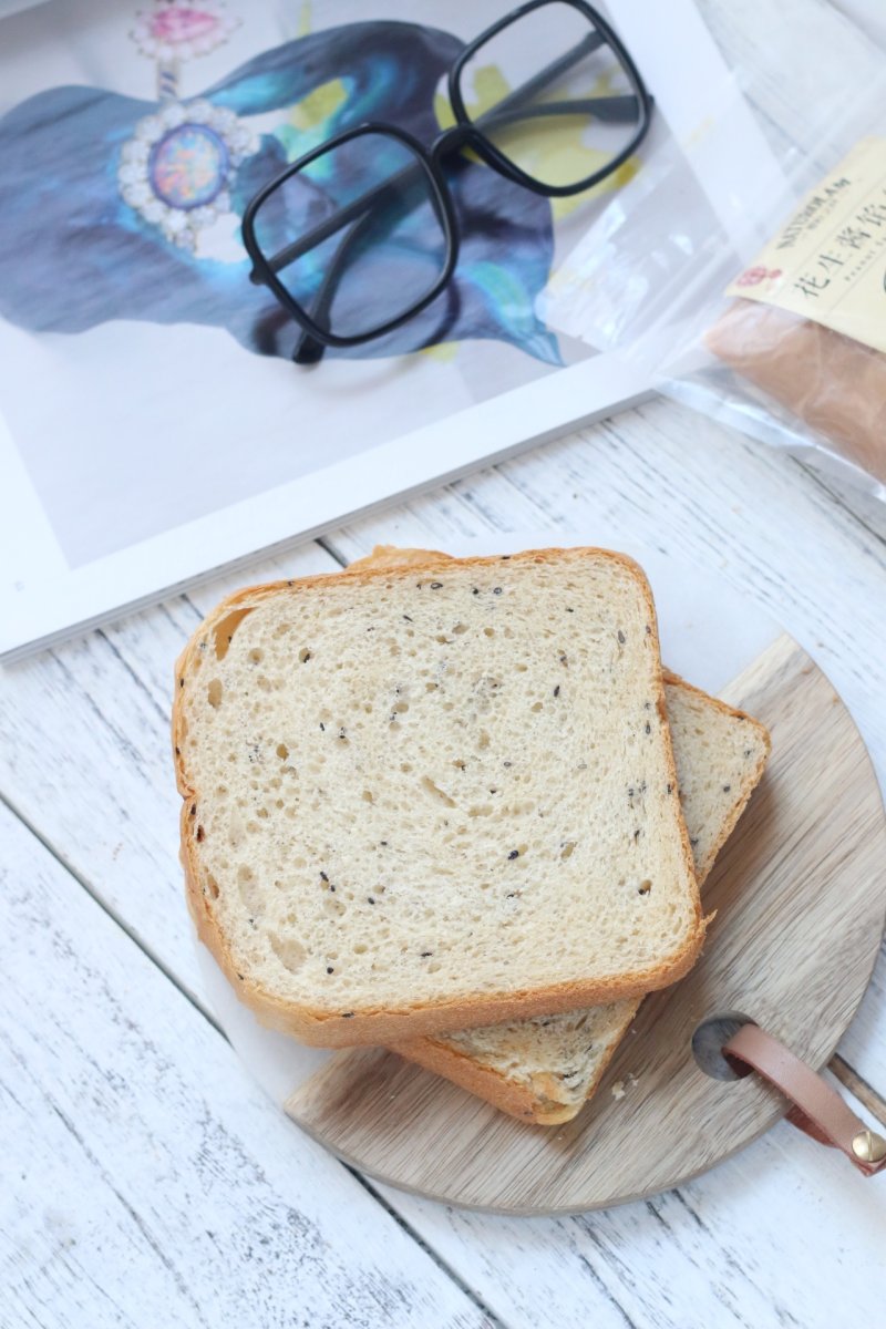 Steps for making Black Sesame Peanut Butter Bread (Bread Machine Version)