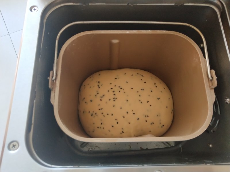 Steps for making Black Sesame Peanut Butter Bread (Bread Machine Version)