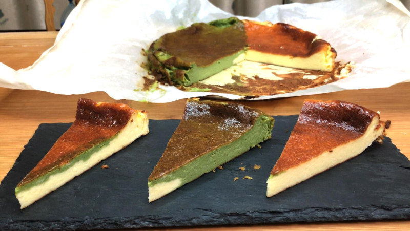 Simple Basque Baked Cheesecake, rich cheese with smooth, cool and dense texture.