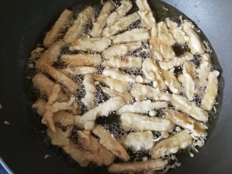 Steps for Making Salt and Pepper Lotus Root Sticks