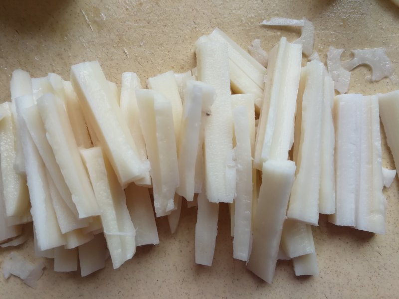 Steps for Making Salt and Pepper Lotus Root Sticks