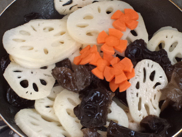 Steps for Making Stir-Fried Lotus Root Slices