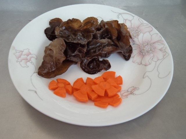 Steps for Making Stir-Fried Lotus Root Slices