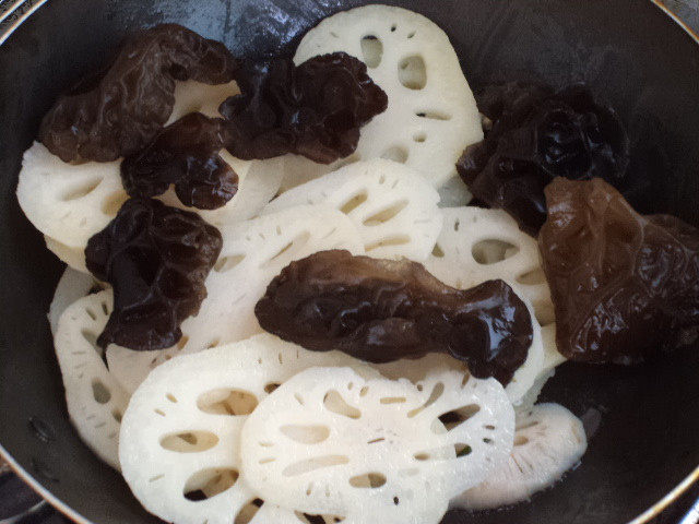 Steps for Making Stir-Fried Lotus Root Slices