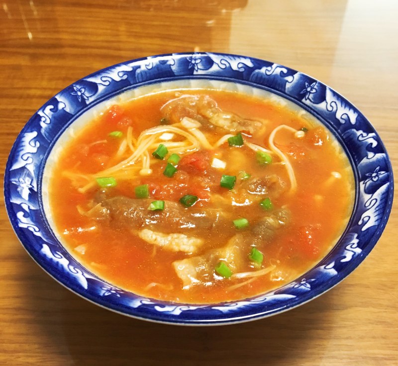 Tomato and Enoki Mushroom Beef Soup