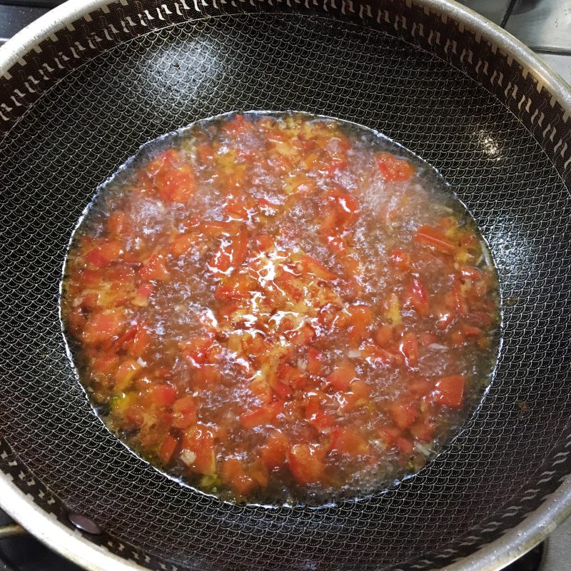 Tomato and Enoki Mushroom Beef Soup cooking steps