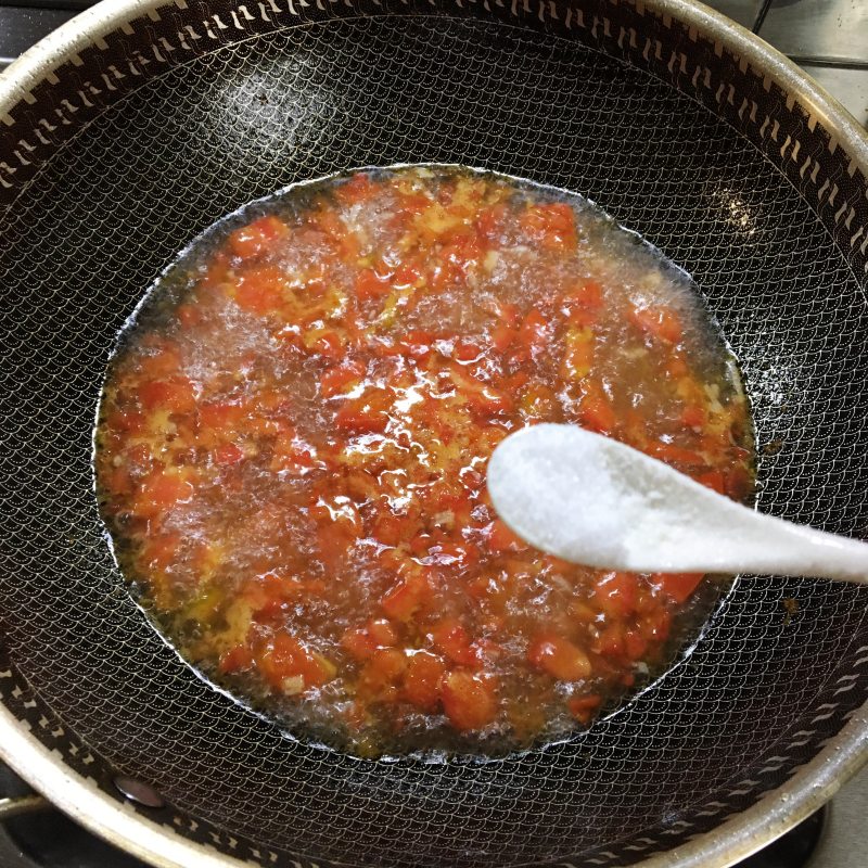 Tomato and Enoki Mushroom Beef Soup cooking steps