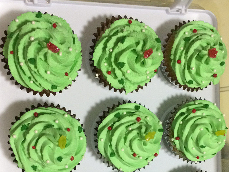 Christmas Tree Cupcake Making Steps