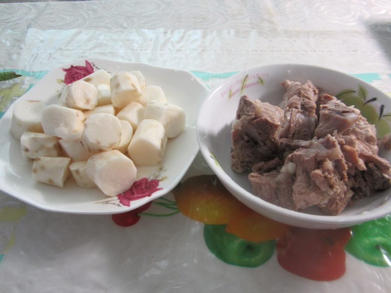 Steps for Cooking Iron Stick Yam Stew with Pork Ribs