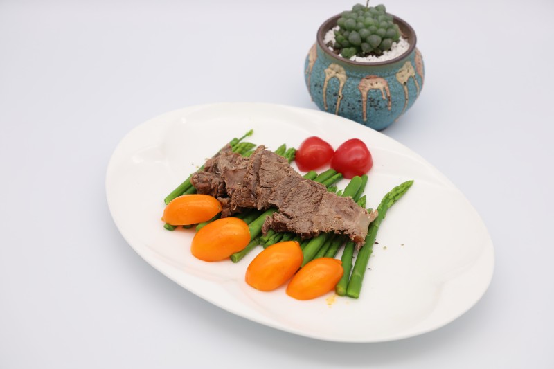 Steps for Making Asparagus Beef Platter