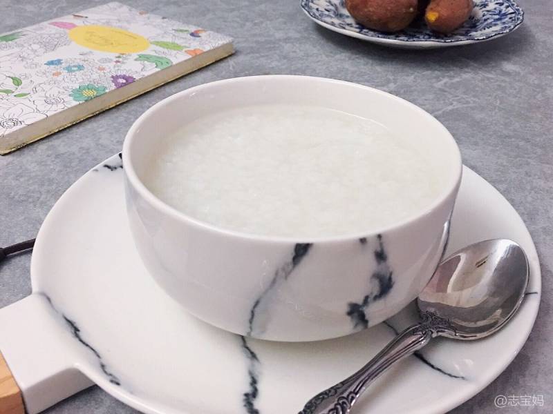 Steps for Making Soft and Fragrant White Rice Porridge