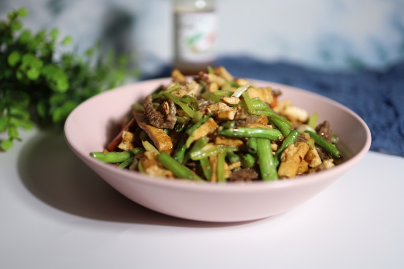 Stir-fried Beef with Green Beans, Celery, and Dried Tofu