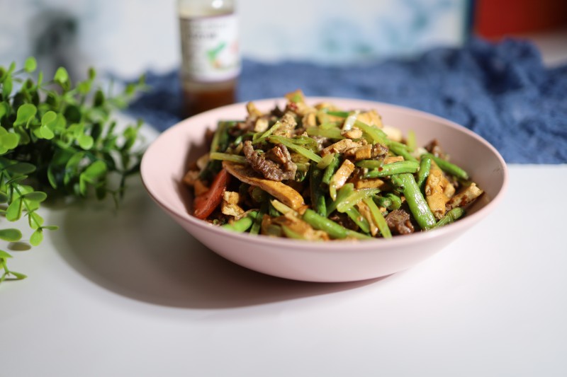 Stir-fried Beef with Green Beans, Celery, and Dried Tofu