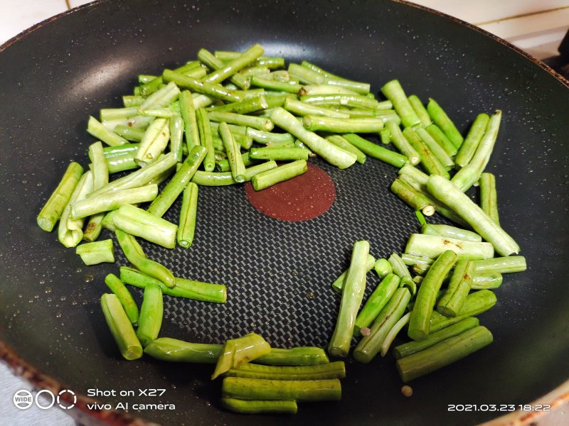 Steps for Stir-fried Beef with Green Beans, Celery, and Dried Tofu