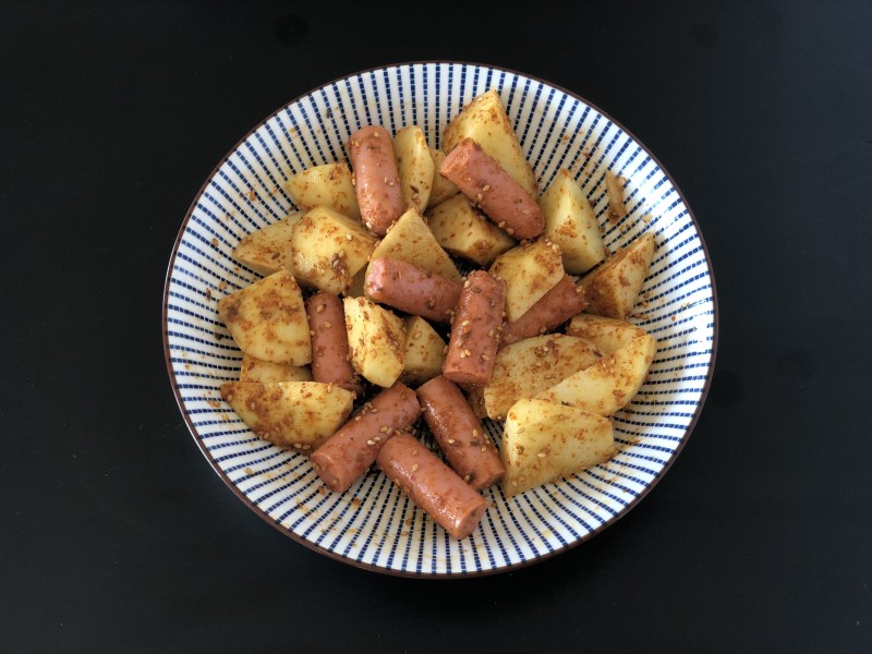 Steps to Cook Crispy Sausage Potato Wedges