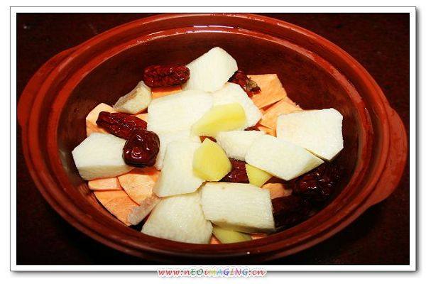 Steps for Making Sweet Potato and Chinese Yam Sweet Soup