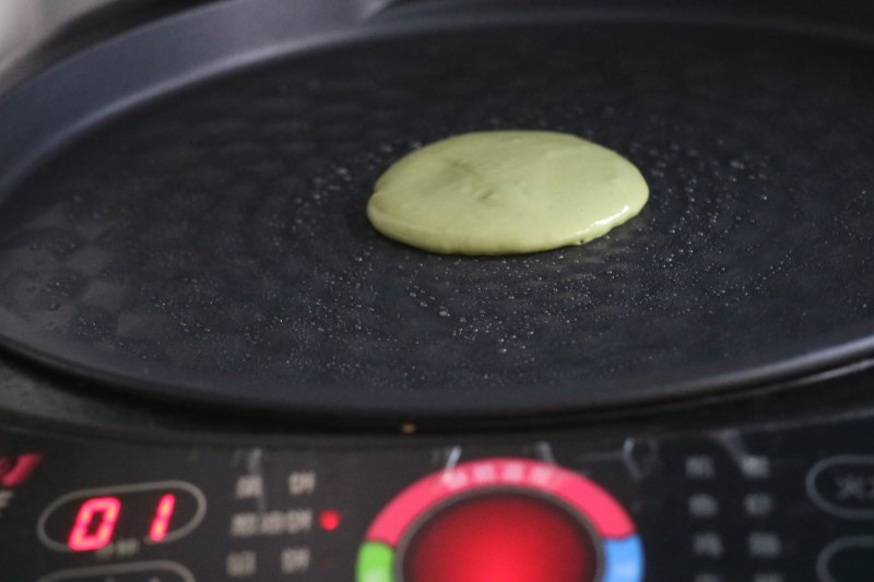 Steps to Make Christmas Tree Pancake Cake