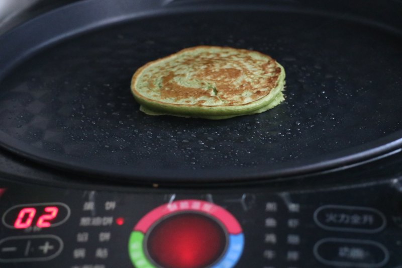 Steps to Make Christmas Tree Pancake Cake