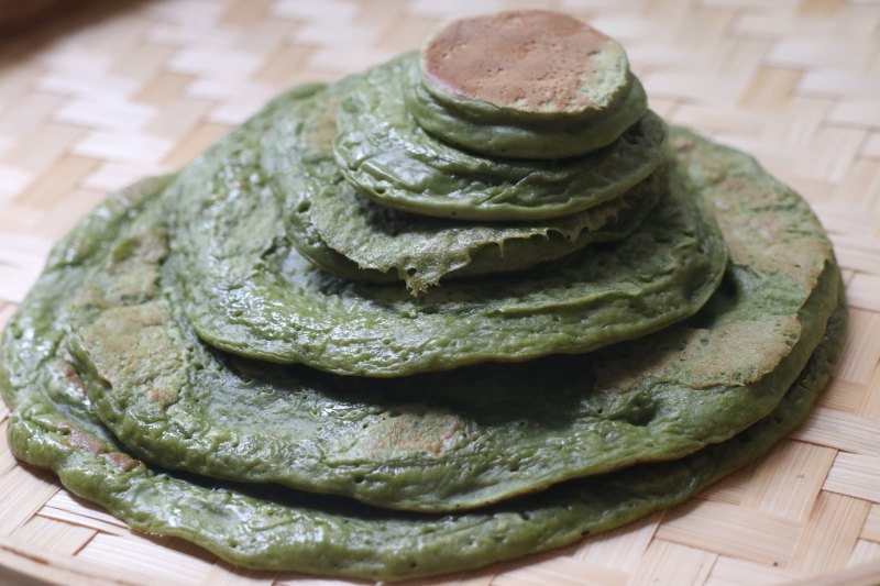 Steps to Make Christmas Tree Pancake Cake