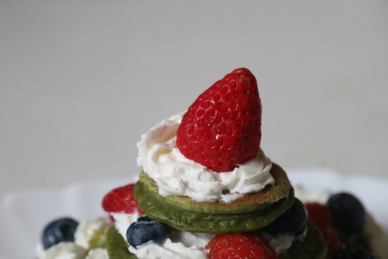 Steps to Make Christmas Tree Pancake Cake