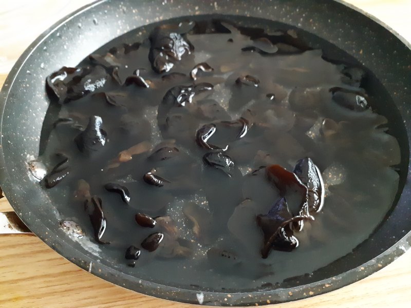 Steps for Cooking Steamed Pork Ribs with Black Fungus