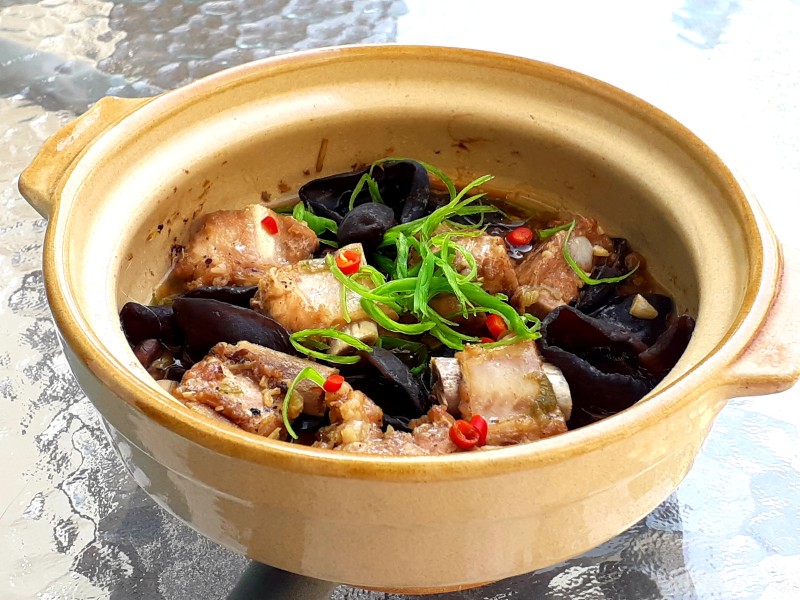 Steamed Pork Ribs with Black Fungus