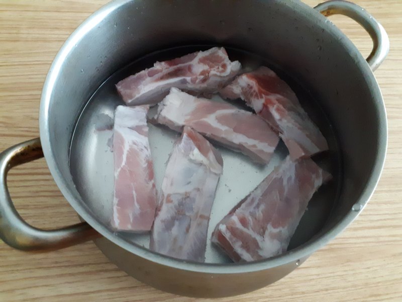 Steps for Cooking Steamed Pork Ribs with Black Fungus