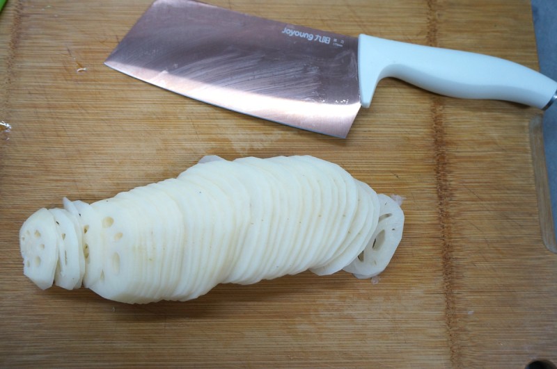 How to Make Spicy and Sour Lotus Root Slices - Preparation Steps