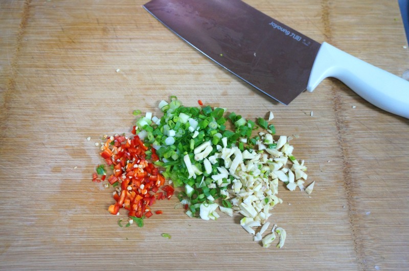 How to Make Spicy and Sour Lotus Root Slices - Preparation Steps