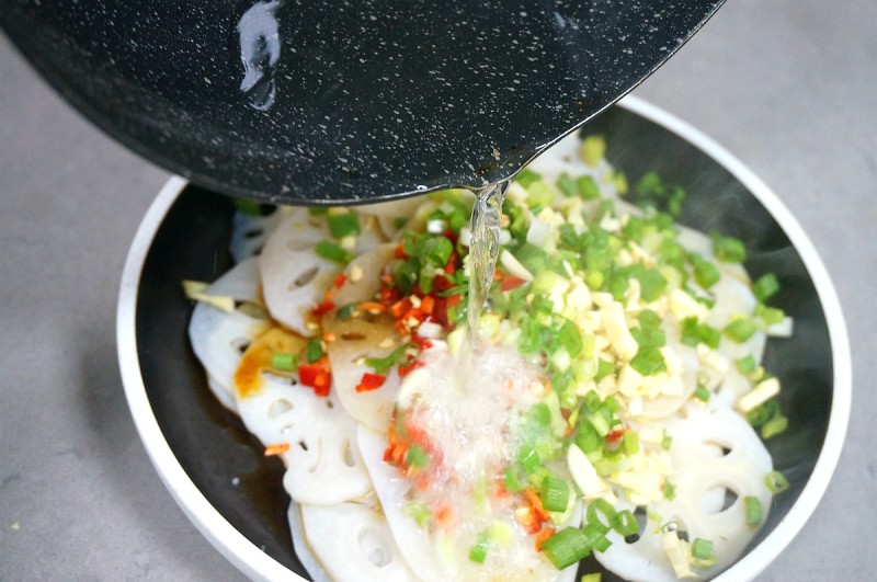 How to Make Spicy and Sour Lotus Root Slices - Preparation Steps