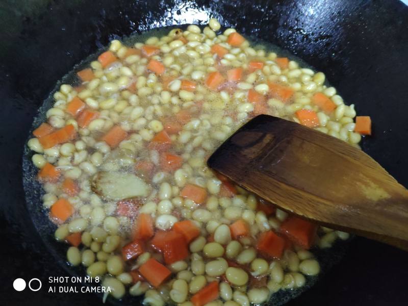 How to Stir-Fry Tender and Fragrant Bean Sprouts with Carrots - Step by Step