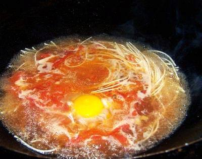 Steps for Making Warm Egg Noodles for Winter