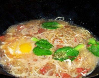 Steps for Making Warm Egg Noodles for Winter