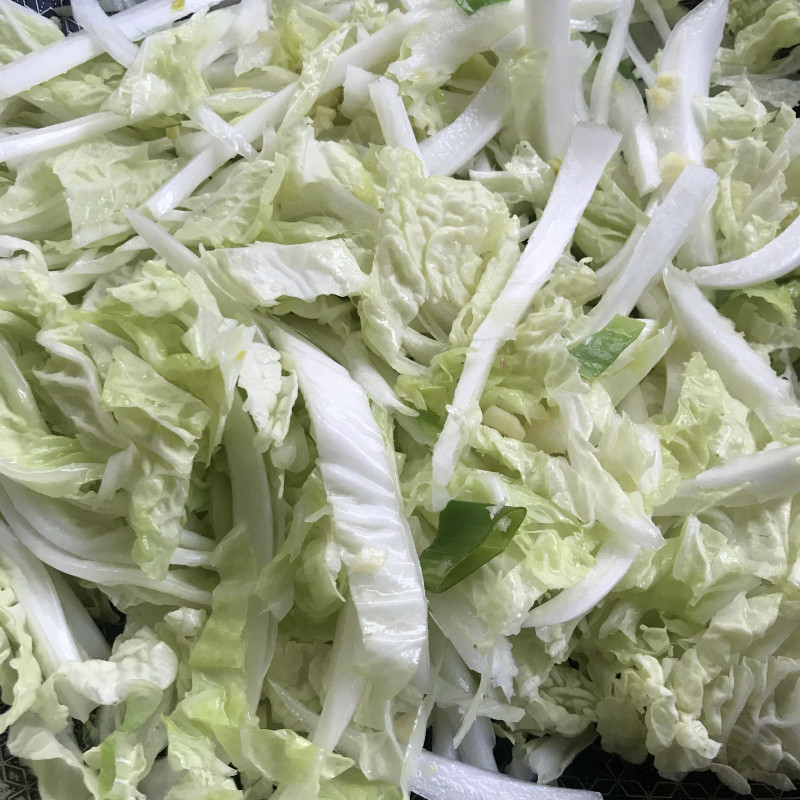 Garlic Stir-Fried Cabbage Preparation Steps