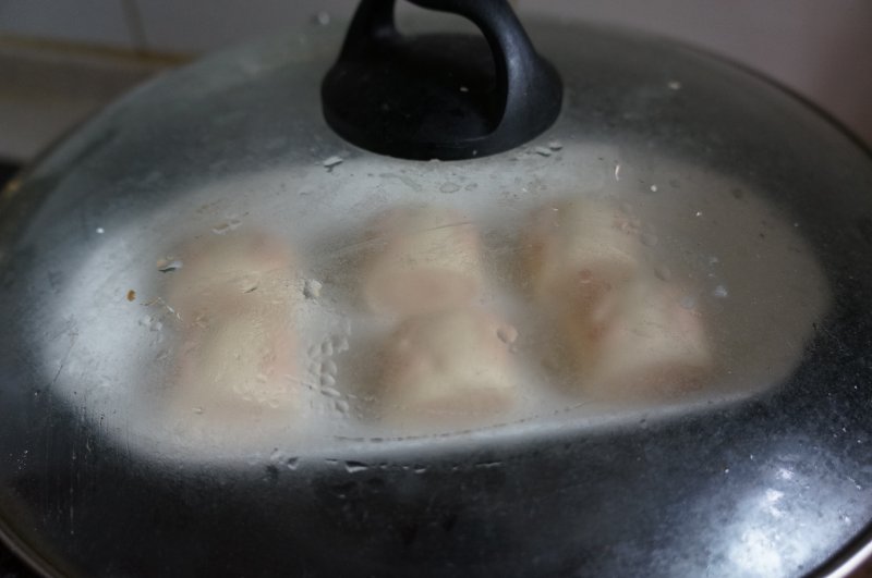 Steps for Making Butterfly Two-Tone Steamed Buns