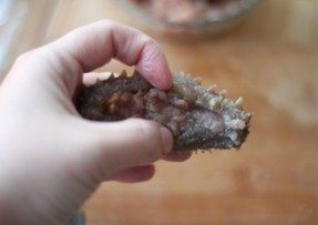 Steps for Cooking Sea Cucumber Nourishing Hot Pot in Winter