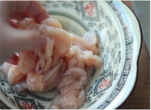 Steps for Cooking Sea Cucumber Nourishing Hot Pot in Winter