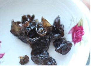 Steps for Cooking Sea Cucumber Nourishing Hot Pot in Winter