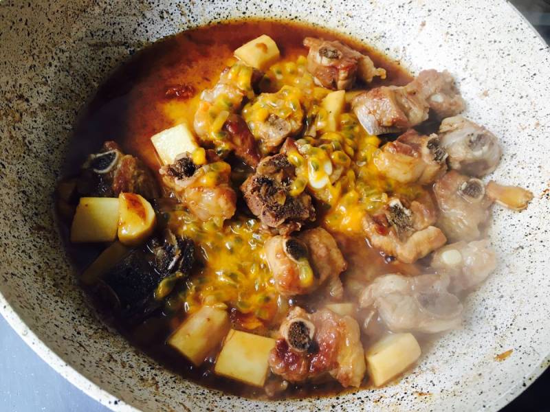 【Guangdong】Passion Fruit and Chinese Yam Braised Pork Ribs Cooking Steps