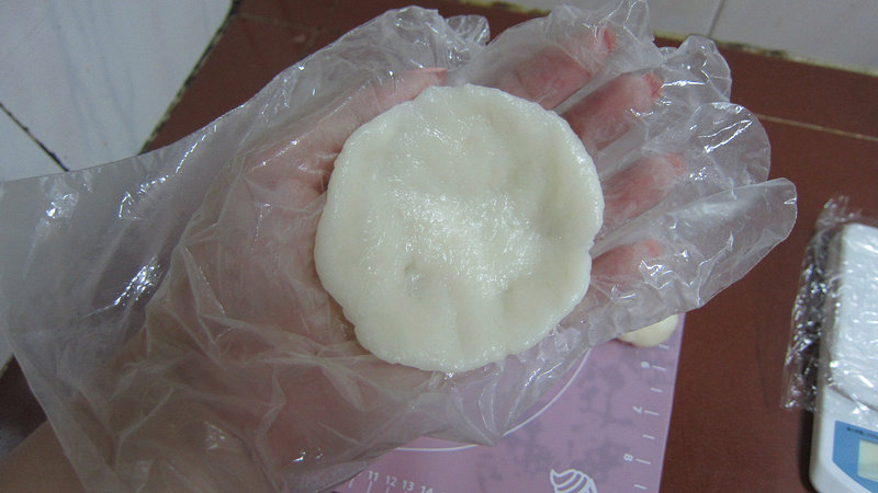 Steps for Making Traditional Snow Skin Mooncake