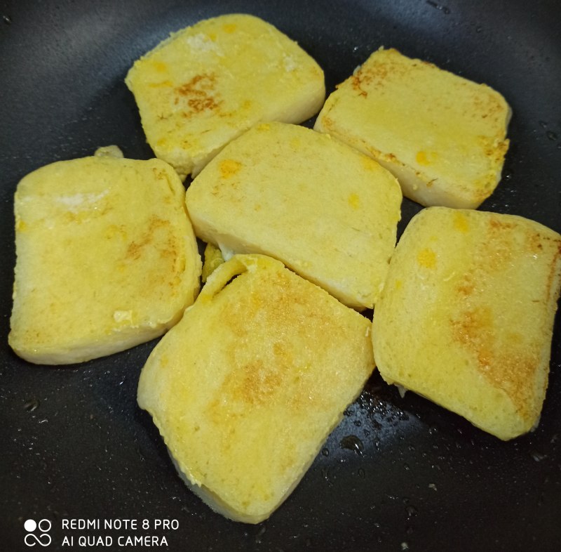 Steps for Making Egg and Butter Steamed Bun Slices