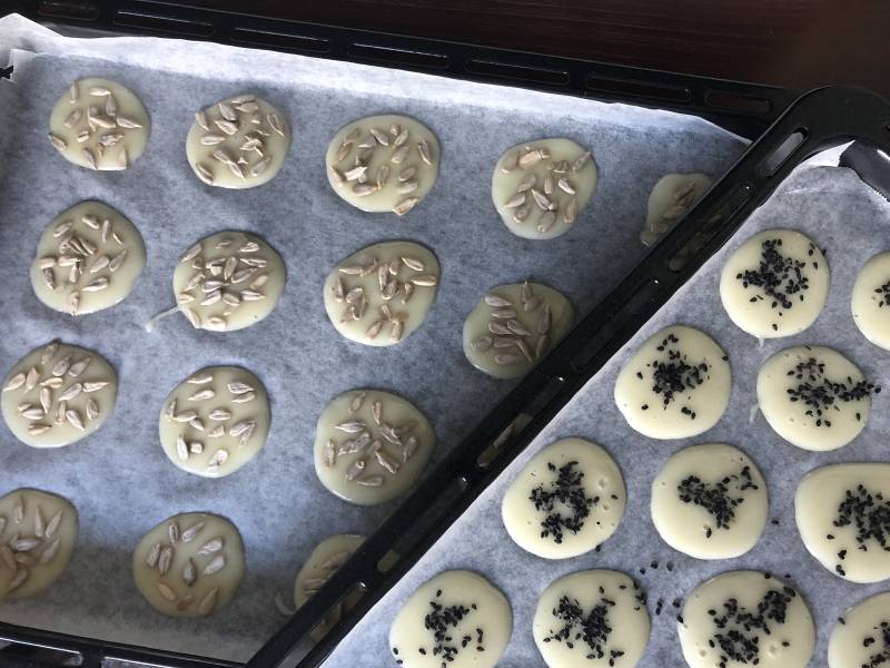 Step-by-Step Guide for Making Nutty Crispy Biscuits